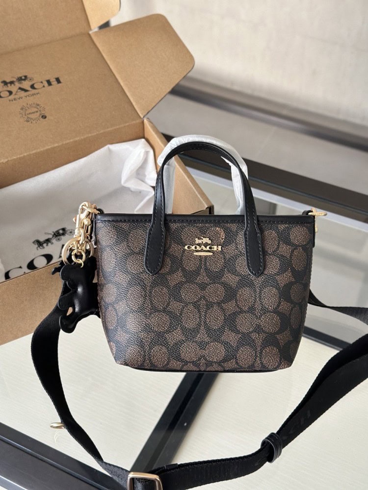 【AT9333】Coach（コーチ）クラシックな花柄ハンドバッグ - 優雅なデザインと実用性の融合 | Coach