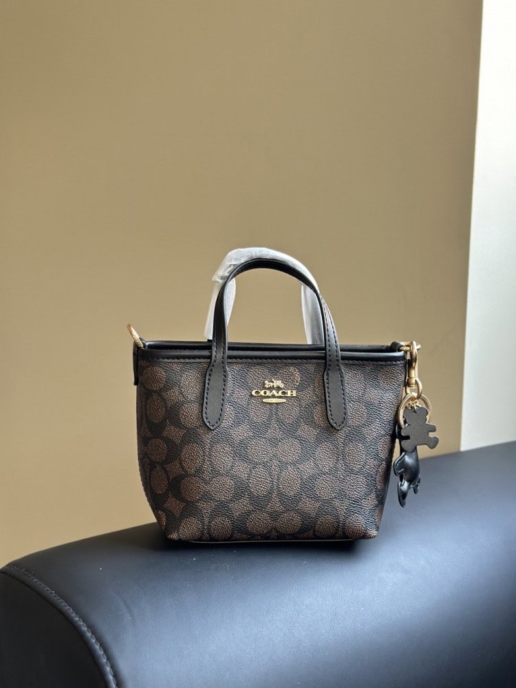 【AT9333】Coach（コーチ）クラシックな花柄ハンドバッグ - 優雅なデザインと実用性の融合 | Coach