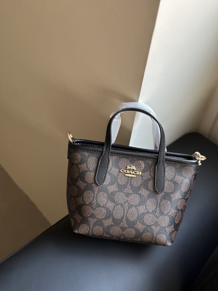 【AT9333】Coach（コーチ）クラシックな花柄ハンドバッグ - 優雅なデザインと実用性の融合 | Coach