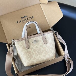 【AT9334】Coachのミルクティーカラーハンドバッグ - 都会の女性に最適なエレガントなアクセサリー | Coach