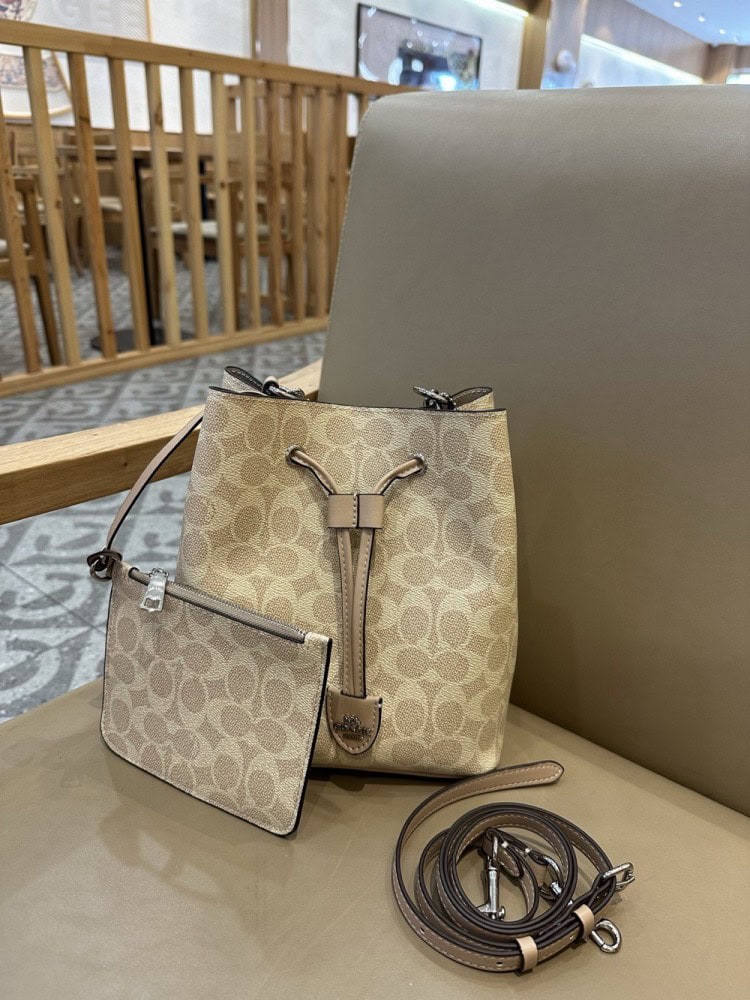 【AT9335】Coach（コーチ）クラシックRowanシリーズバケットバッグ、都会の女性に必須のファッションアイテム | Coach New York