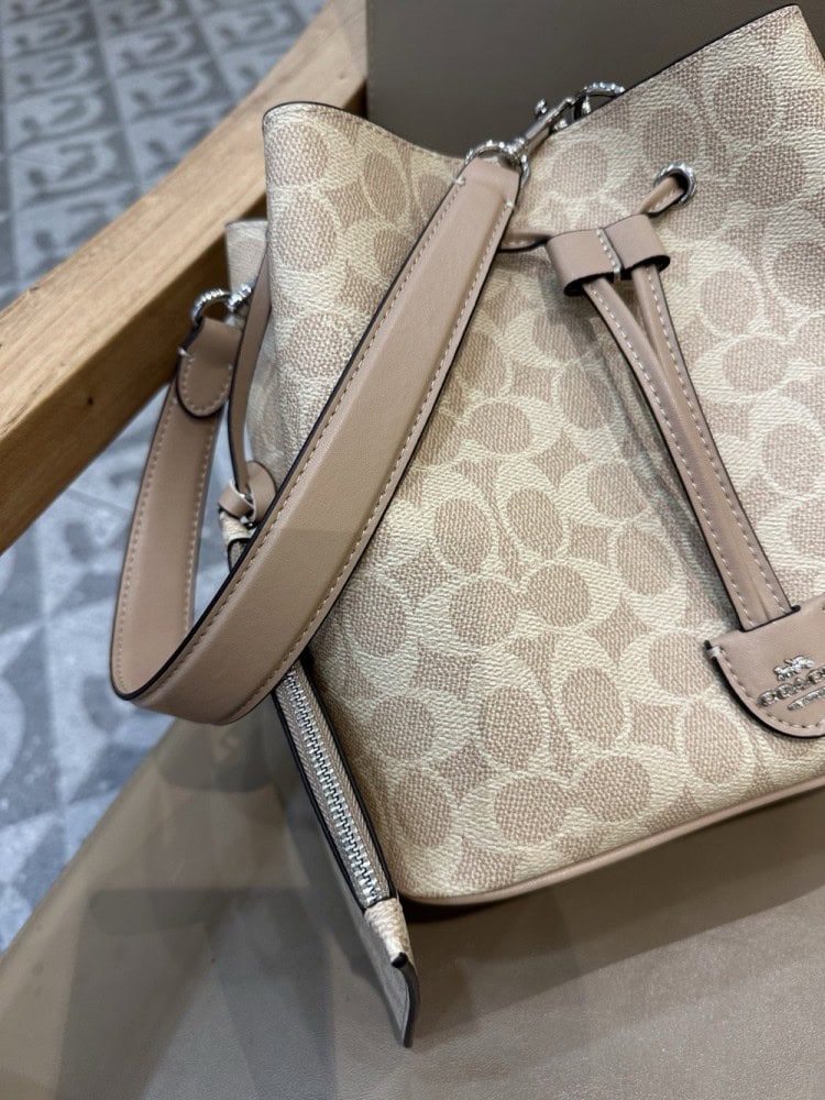【AT9335】Coach（コーチ）クラシックRowanシリーズバケットバッグ、都会の女性に必須のファッションアイテム | Coach New York