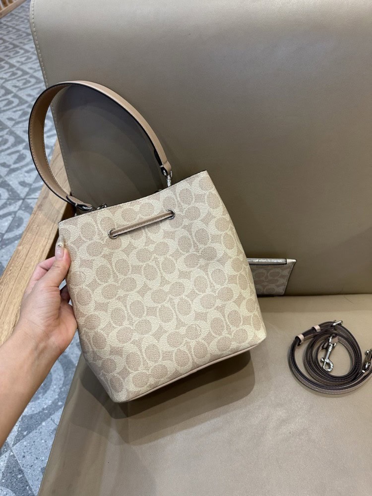 【AT9335】Coach（コーチ）クラシックRowanシリーズバケットバッグ、都会の女性に必須のファッションアイテム | Coach New York