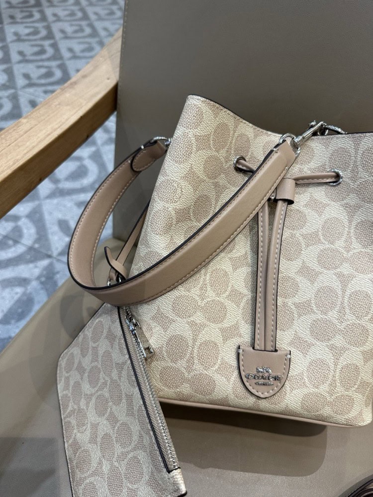 【AT9335】Coach（コーチ）クラシックRowanシリーズバケットバッグ、都会の女性に必須のファッションアイテム | Coach New York