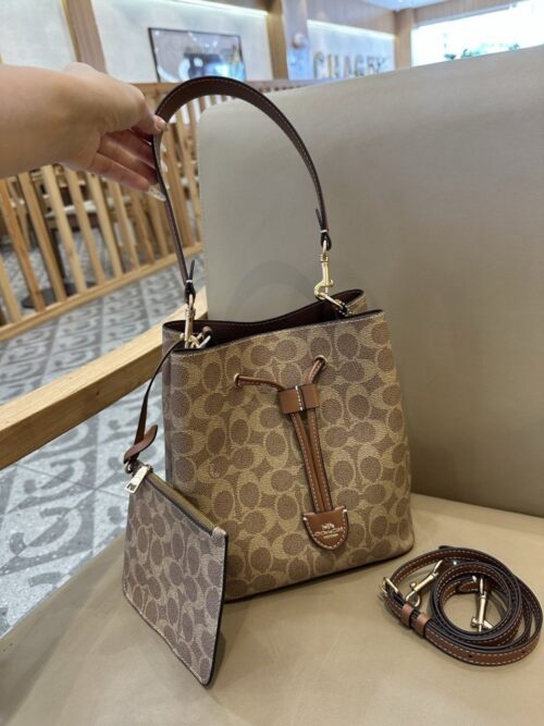 【AT9336】Coach（コーチ）老花柄 Rowan バケツバッグ - 実用性と美学の完璧な融合 | Coach