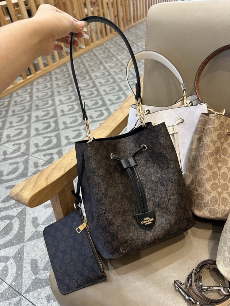 【AT9338】Coachクラシックモノグラムパターン バケットバッグ、都会の知恵と贅沢な質感が魅力 | Coach