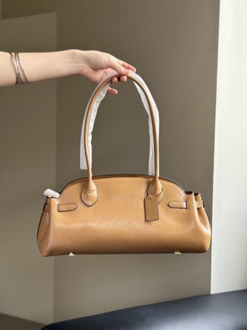 【AT9339】ハイエンドブランドのエレガントなハニーブラウンレザーショルダーバッグ | Coach