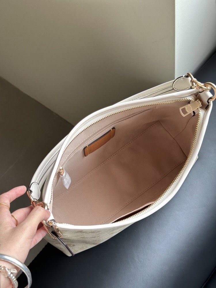【AT9342】Coach高級馬車プリント牛革ショルダーバッグ、洗練された優雅なデザイン | Coach New York