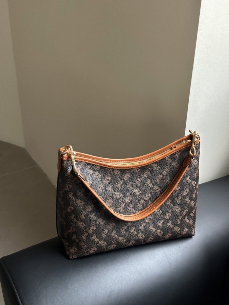【AT9343】Coach（コーチ）のクラシック馬車プリントショルダーバッグ - 都市女性の優雅なファッションアクセサリー | Coach
