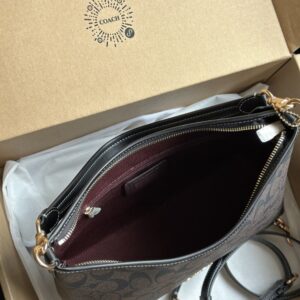 【AT9346】コーチ（Coach）ニューヨーク オールドフラワーショルダーバッグ - 都会の優雅さを演出 | Coach New York
