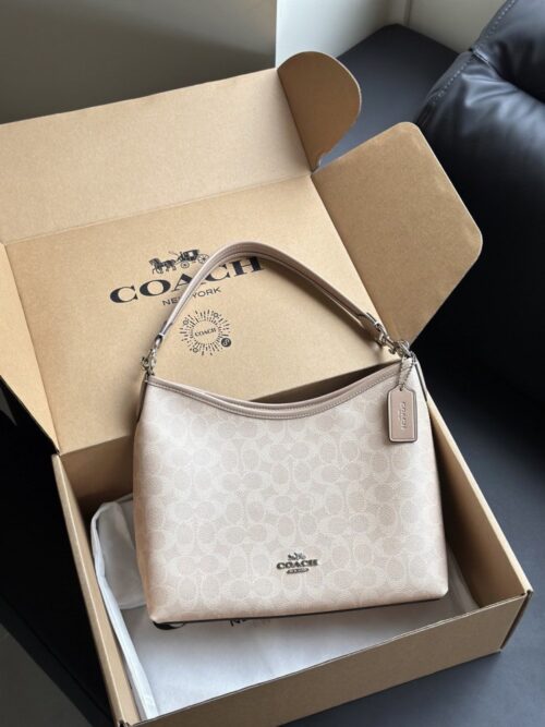 【AT9348】Coach（コーチ）のクラシックな脇下バッグ - アメリカのブランドからエレガントな牛革素材のショルダーバッグ | Coach New York
