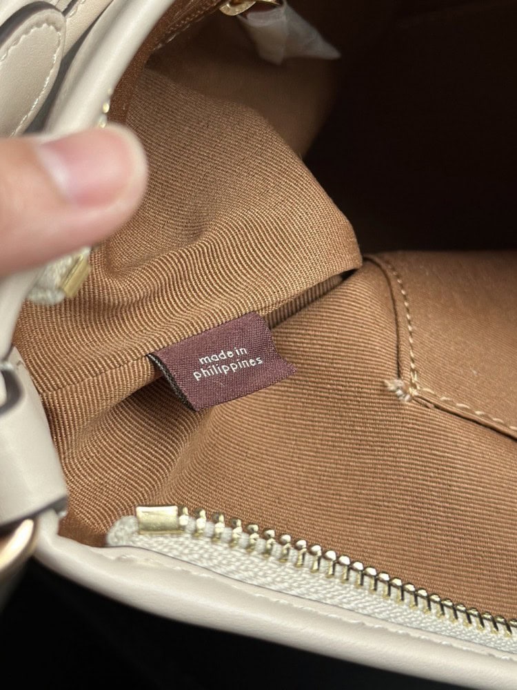 【AT9349】Coachクラシックバケツバッグ - 優雅な白色レザーバッグ、オフィス通勤やデートに最適 | Coach New York