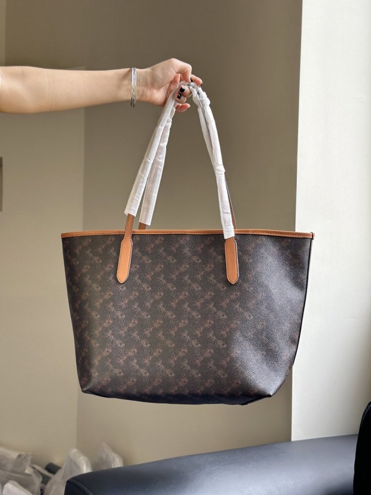 【AT9350】Coachのレザートートバッグ、上品な馬車プリントでエレガントな魅力！ | Coach