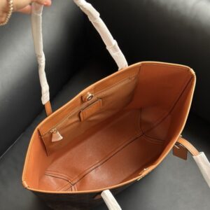 【AT9350】Coachのレザートートバッグ、上品な馬車プリントでエレガントな魅力！ | Coach