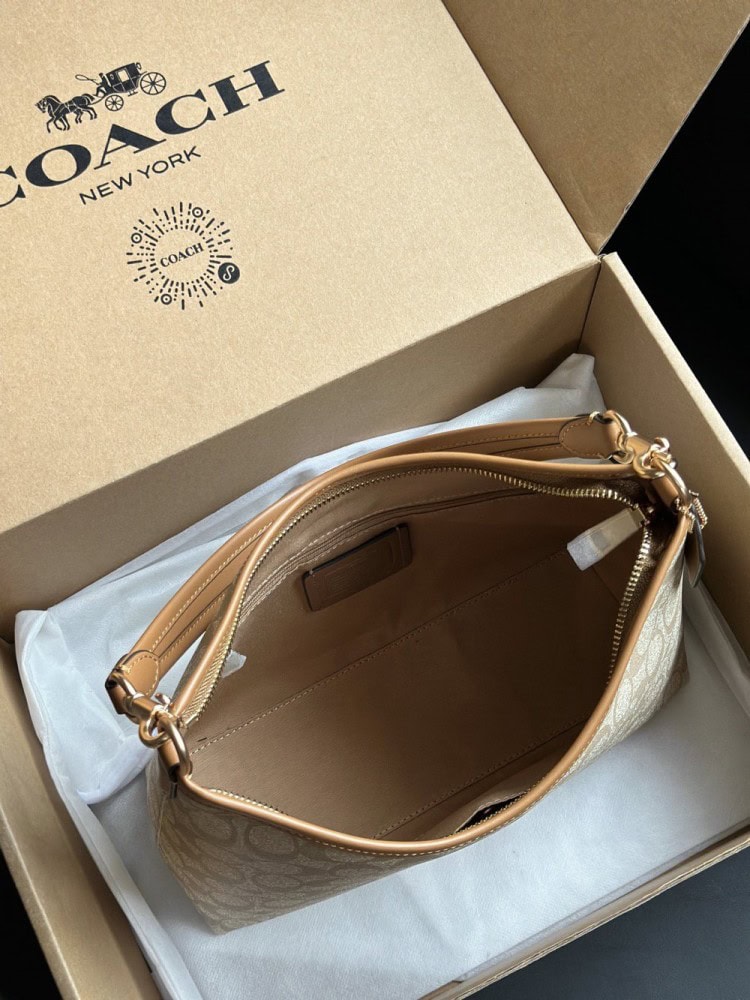 【AT9352】Coach（コーチ）ミルクティーカラーショルダーバッグ、都会女性のためのラグジュアリーファッションアイテム | Coach New York