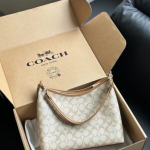 【AT9352】Coach（コーチ）ミルクティーカラーショルダーバッグ、都会女性のためのラグジュアリーファッションアイテム | Coach New York