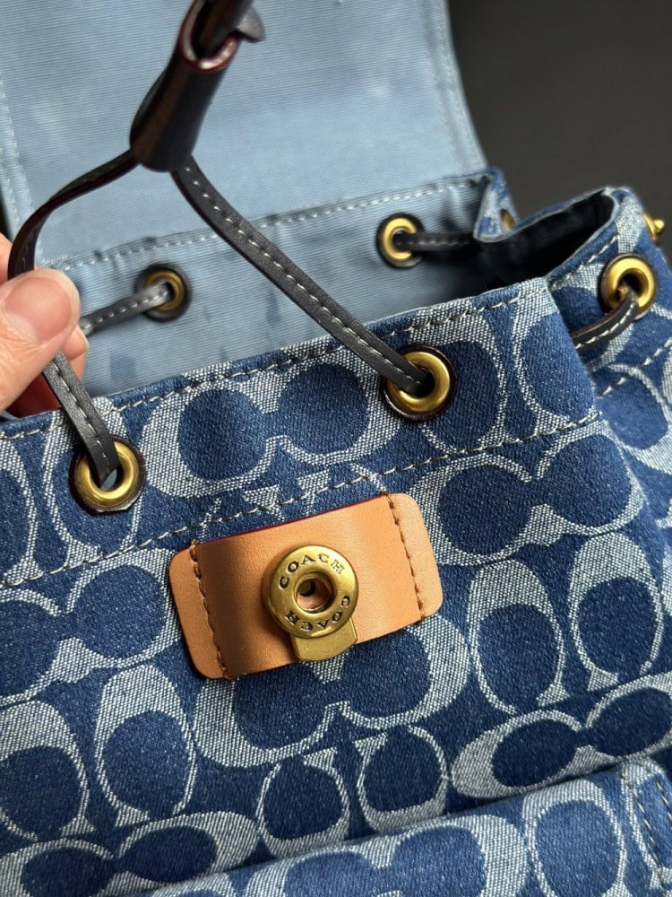 【AT9354】Coach New York クラシックデニムブルーバケツバッグ - 優雅なヴィンテージスタイル | Coach