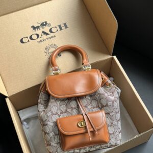 【AT9356】Coach（コーチ）のシグネチャー花柄キャンバス＆レザーバックパック、エレガントなファッションアイテム | Coach