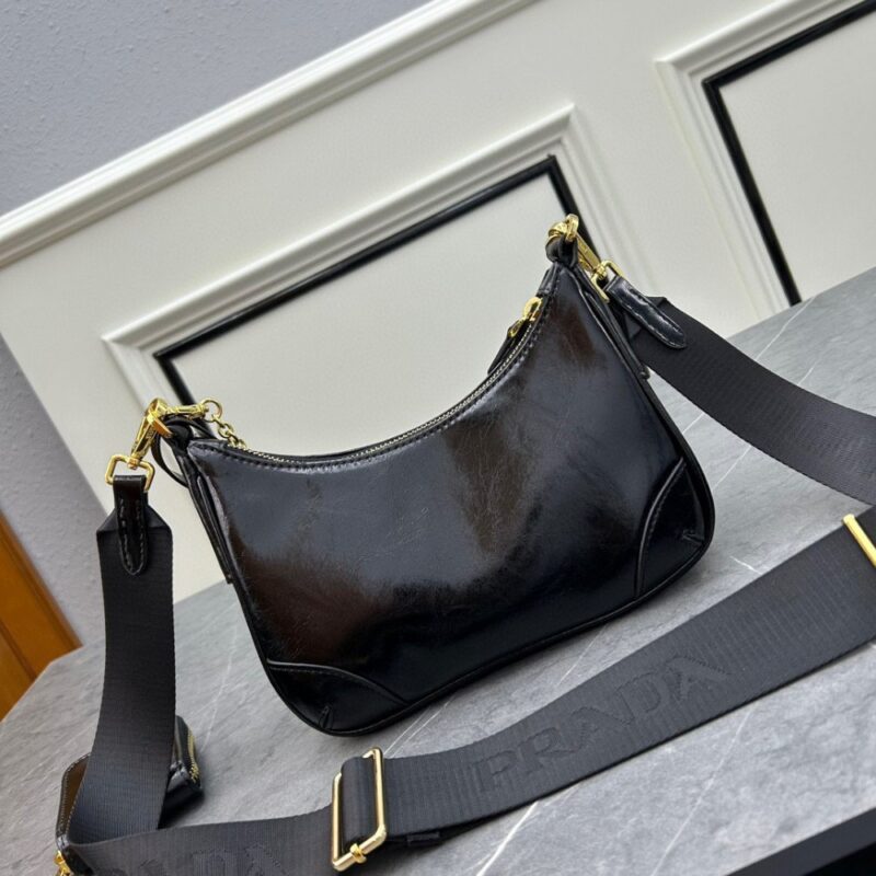 【AT9358】プラダ PRADA クラシックな3WAYショルダーバッグ、オイル仕上げレザー、都会の日常に最適！ | Prada Milano