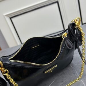 【AT9358】プラダ PRADA クラシックな3WAYショルダーバッグ、オイル仕上げレザー、都会の日常に最適！ | Prada Milano
