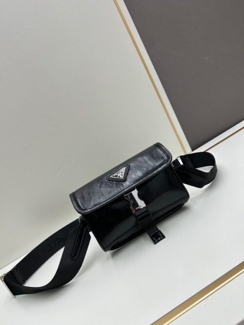 【AT9359】プラダ（Prada）ナイロン三角ロゴショルダーバッグ - 都会の上品なスタイルを演出 | Prada