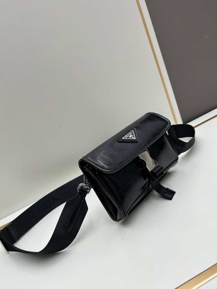 【AT9359】プラダ（Prada）ナイロン三角ロゴショルダーバッグ - 都会の上品なスタイルを演出 | Prada