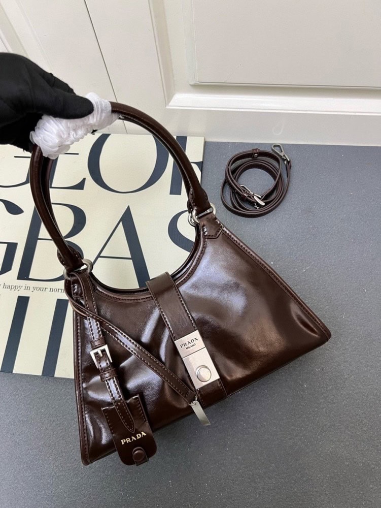 【AT9360】プラダ（Prada）のエレガントなオイルワックス革ハンドバッグ、高級金具パーツ、多機能デザイン、ビジネス＆デートに最適 | Prada Italy