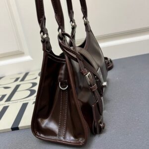 【AT9360】プラダ（Prada）のエレガントなオイルワックス革ハンドバッグ、高級金具パーツ、多機能デザイン、ビジネス＆デートに最適 | Prada Italy