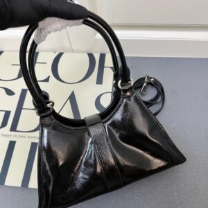 【AT9361】プラダ ブラックオイルワックスレザーハンドバッグ、都会の女性の魅力を引き立てる | Prada Italy