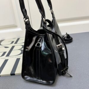 【AT9361】プラダ ブラックオイルワックスレザーハンドバッグ、都会の女性の魅力を引き立てる | Prada Italy