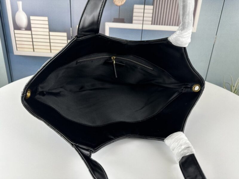 【AT9368】YSL ラムスキン ダイヤモンドバッグ - フレンチエレガンスとモダンファッションの完璧な出会い | Saint Laurent Paris