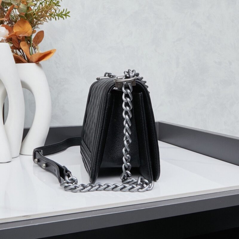 【AT9369】高級ファッションからインスピレーションを受けたボーイシリーズのクラシックアイテム | Chanel Paris