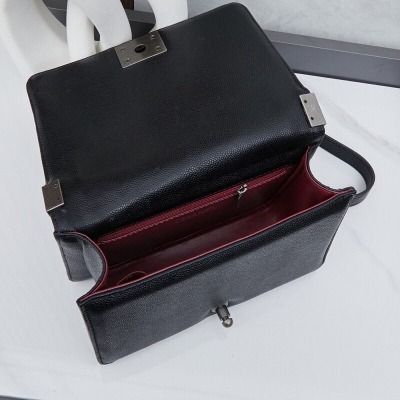 【AT9369】高級ファッションからインスピレーションを受けたボーイシリーズのクラシックアイテム | Chanel Paris