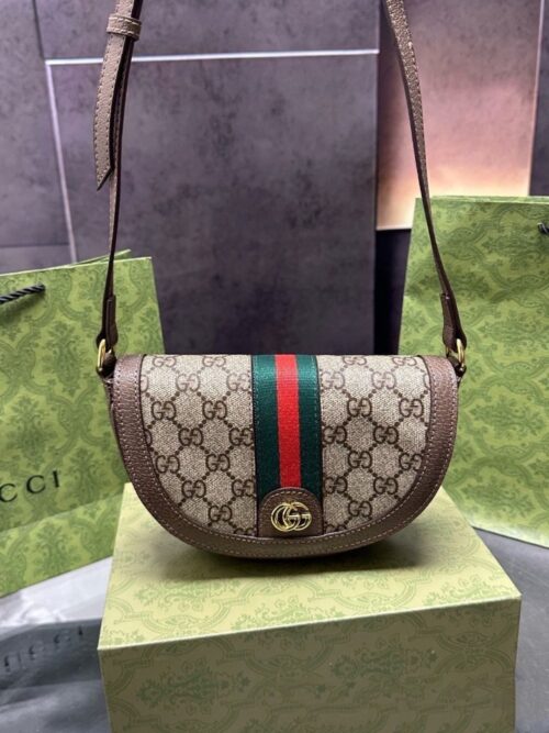 【AT9378】GucciのOphidiaコレクション: クラシックなムーンバッグで魅力的な都会のスタイルを演出 | Gucci Italy
