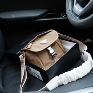 【AT9381】プラダクラシックシリーズのアプリコット色ショルダーバッグ - 都会の贅沢な同行者 | Prada