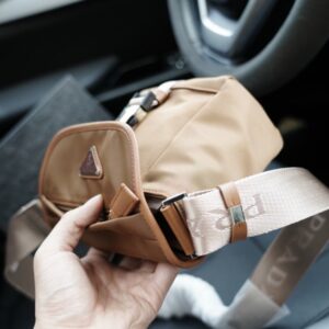 【AT9381】プラダクラシックシリーズのアプリコット色ショルダーバッグ - 都会の贅沢な同行者 | Prada
