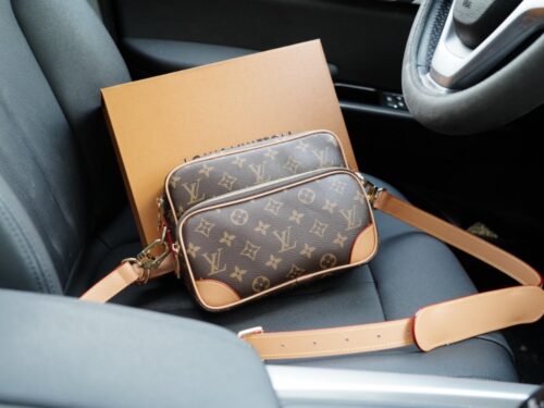 【AT9385】ルイ・ヴィトンのモノグラムショルダーバッグ - ファッションとエレガンスの融合 | Louis Vuitton Malletier