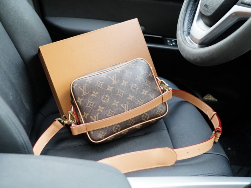 【AT9385】ルイ・ヴィトンのモノグラムショルダーバッグ - ファッションとエレガンスの融合 | Louis Vuitton Malletier