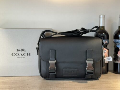 【AT9388】Coach Grahamシリーズ メンズショルダーバッグ - エレガントな内向的な質感 | Coach