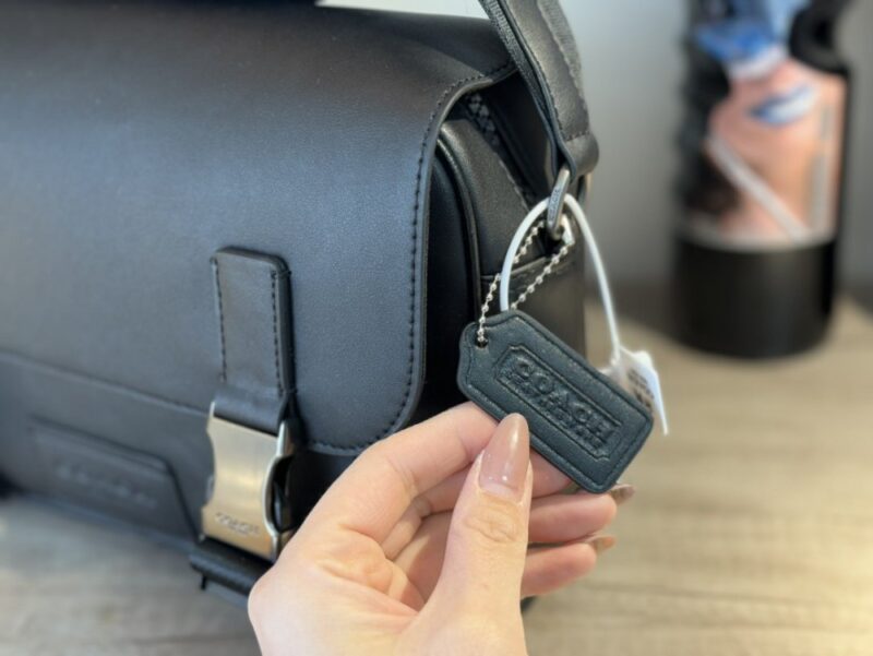 【AT9388】Coach Grahamシリーズ メンズショルダーバッグ - エレガントな内向的な質感 | Coach