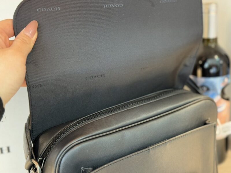 【AT9388】Coach Grahamシリーズ メンズショルダーバッグ - エレガントな内向的な質感 | Coach
