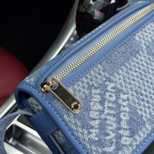 【AT9390】ルイ・ヴィトンのBosphoreデニムショルダーバッグ：都会のエレガンスと機能性を兼ね備えた男性向けファッションアイテム | Louis Vuitton Malletier