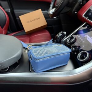 【AT9390】ルイ・ヴィトンのBosphoreデニムショルダーバッグ：都会のエレガンスと機能性を兼ね備えた男性向けファッションアイテム | Louis Vuitton Malletier