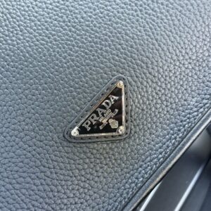 【AT9404】プラダの贅沢な郵便配達バッグ - 都市の精鋭におすすめのエレガントなアイテム | Prada Milano