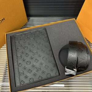 【AT9414】ルイ・ヴィトンの高級革製品セット - 贅沢な贈り物やビジネスに最適 | LV