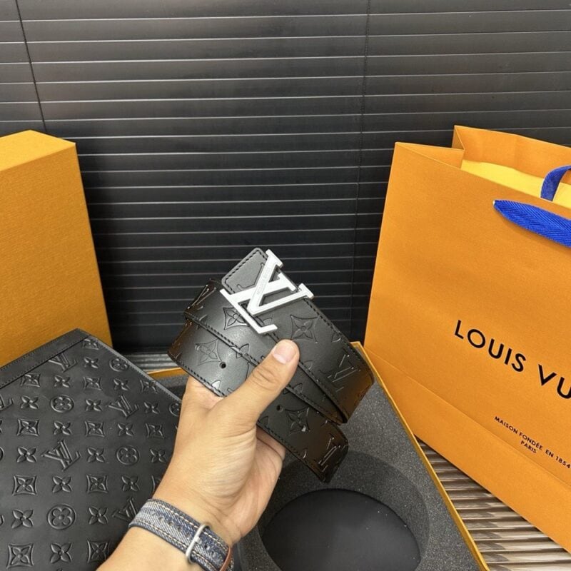 【AT9414】ルイ・ヴィトンの高級革製品セット - 贅沢な贈り物やビジネスに最適 | LV