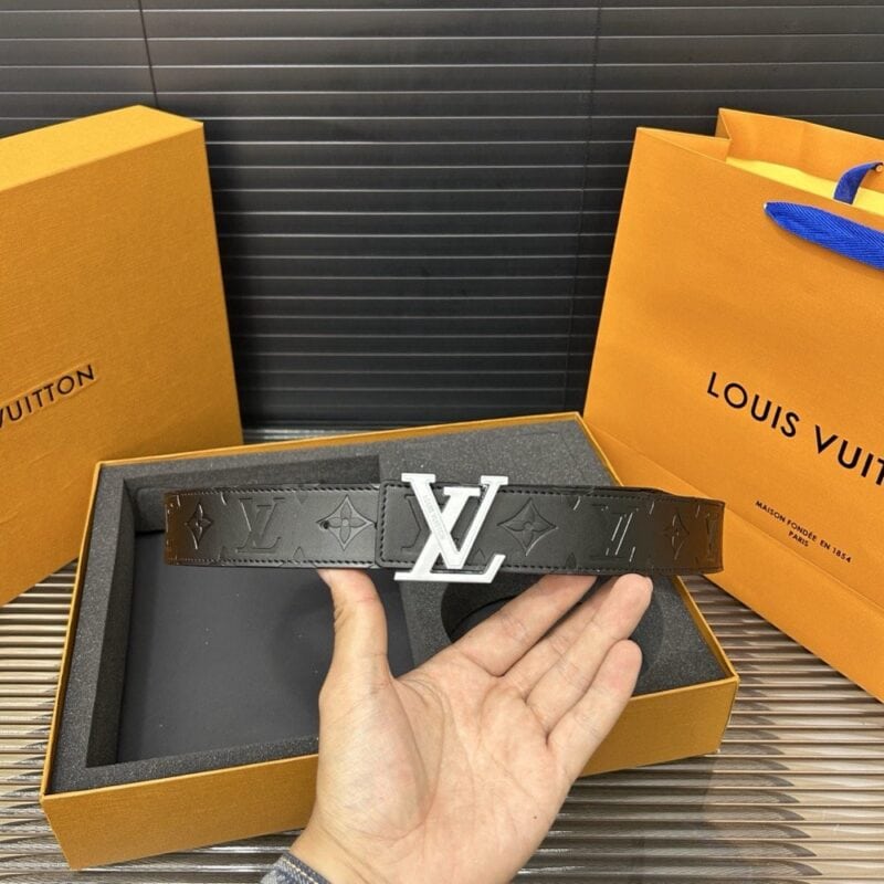 【AT9414】ルイ・ヴィトンの高級革製品セット - 贅沢な贈り物やビジネスに最適 | LV
