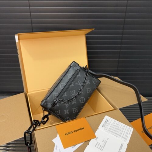 【AT9422】ルイ・ヴィトンモノグラム型押しチェーンバッグ | Louis Vuitton Malletier