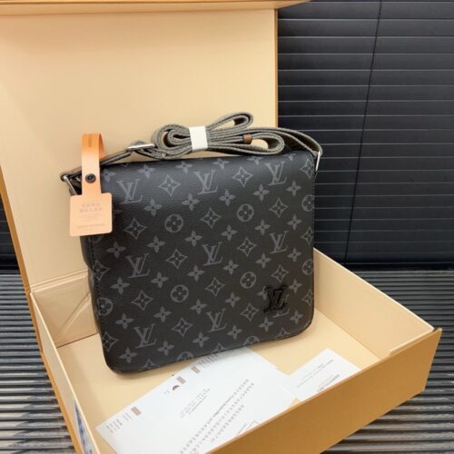 【AT9424】ルイ・ヴィトンDistrictシリーズメッセンジャーバッグ - メンズファッションの贅沢なアイコン | LV