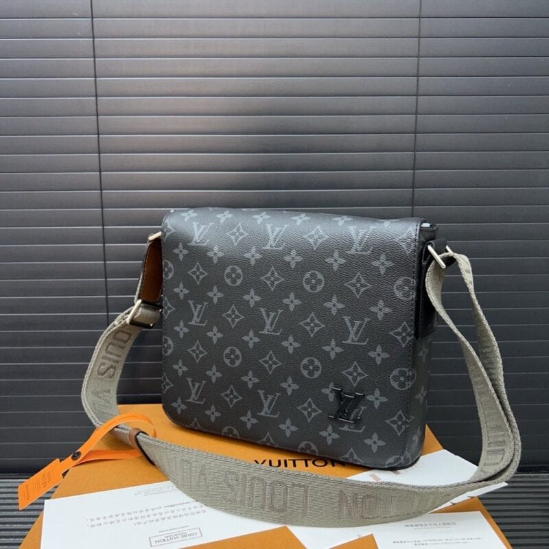 【AT9424】ルイ・ヴィトンDistrictシリーズメッセンジャーバッグ - メンズファッションの贅沢なアイコン | LV
